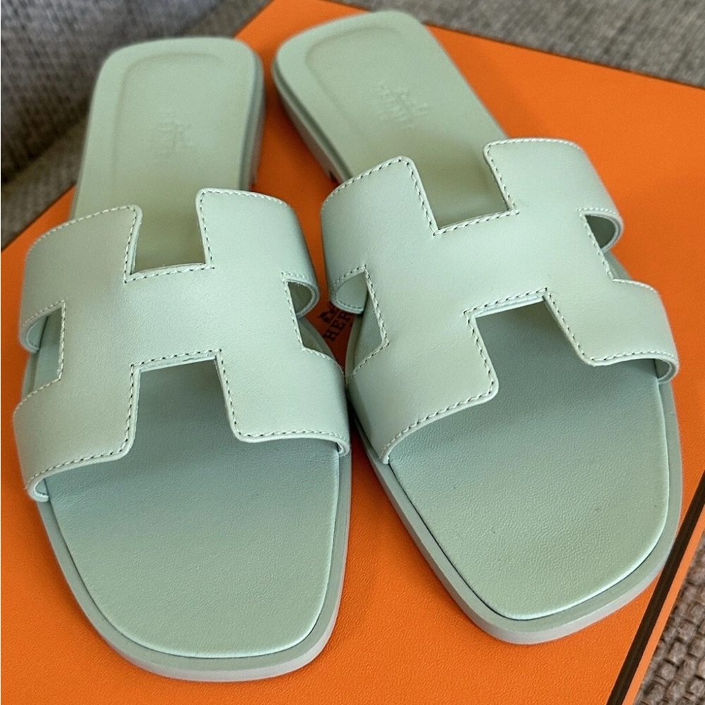 NEW HERMÈS Vert D'eau Calfskin Oran Sandals - Picture 3 of 14